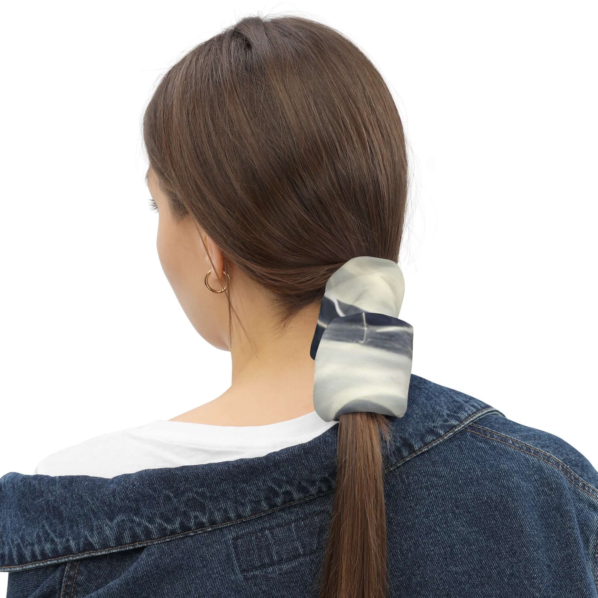Woman wearing a smoke pattern gaiter as a hair accessory in a casual outfit.
